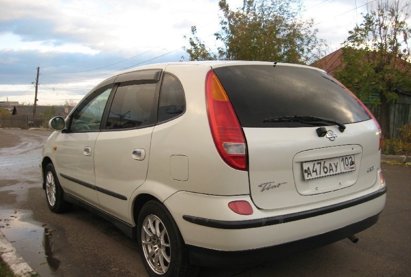 Nissan Tino 2000