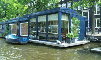 Page_medium_floating_house_in_amsterdam