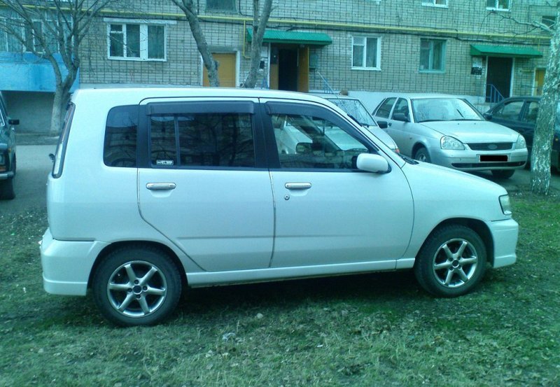 Куб 2000 100. Nissan Cube 2000. Ниссан куб 2000г. Ниссан куб белый 2000. Nissan Cube 2000 model.