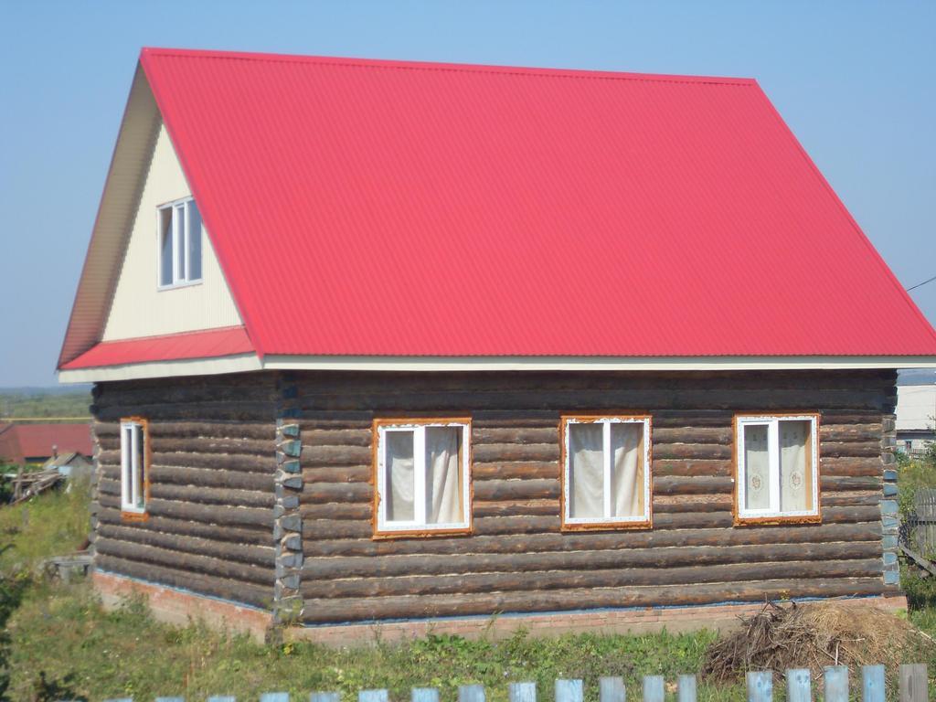Купить дом в красненьком. Дом из бруса с красной крышей. Дом в Башкирии. Башкирия новый дом. Башкирия деревянные домики.