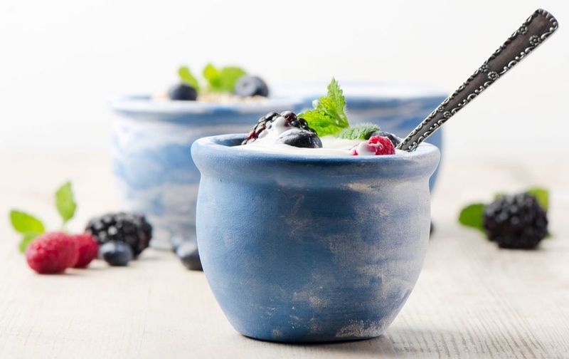 Page big slivki moloko jogurt deserti frukti yagodi cherniki ezheviki cream milk yogurt dessert fruits blueberries blackberries 51890345617