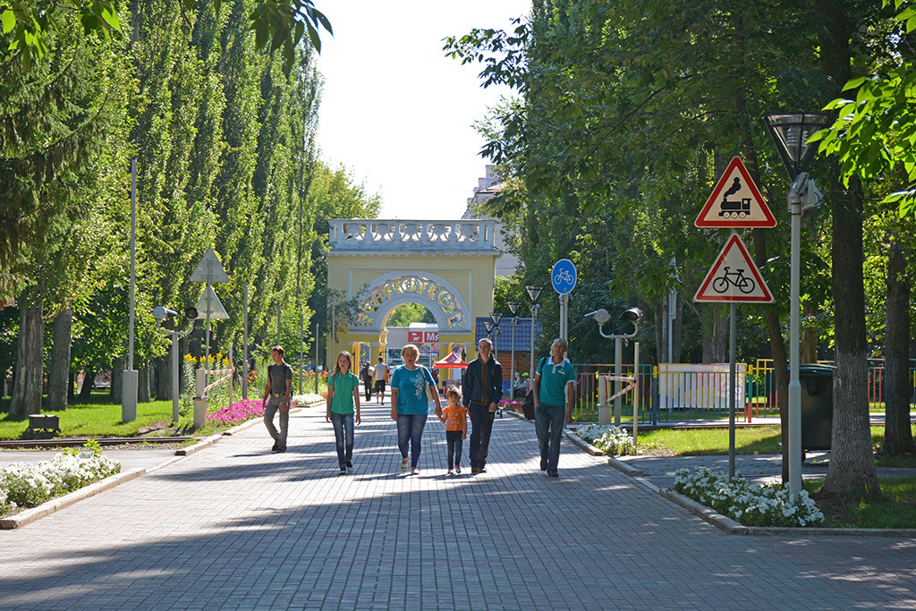 Парк якутово уфа. Парк имени Якутова. Парк имени Якутова в Уфе. Администрация парка Якутова Уфа. Детская железная дорога Уфа парк Якутова.